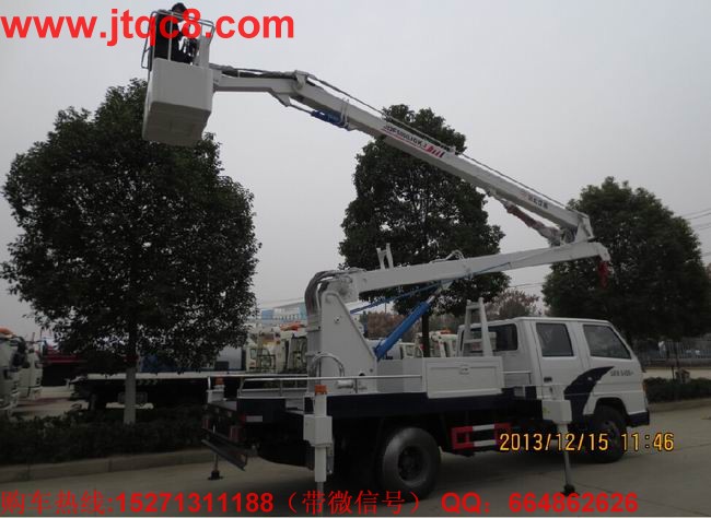 江玲16米高空作業(yè)車(國(guó)四)江鈴底盤加裝上裝部分而成;液壓式三節(jié)折疊臂,最大作業(yè)高度16米,作業(yè)輻度7.3米; 采用國(guó)產(chǎn)、進(jìn)口換向閥及液壓油缸,換向平穩(wěn),操作靈活方便;隨車安裝四個(gè)液壓支腿,以保證整車在操作時(shí)的穩(wěn)定性與安全性;支腿與工作臂互鎖,安全可靠,防止誤操作過(guò)位.