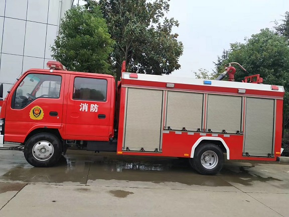 國(guó)六五十鈴3噸水罐消防車|五十鈴600P消防水罐車