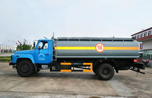 東風(fēng)140尖頭加長型油罐車(運油車)