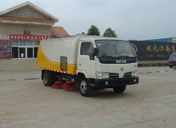 東風(fēng)多利卡掃路車(chē)